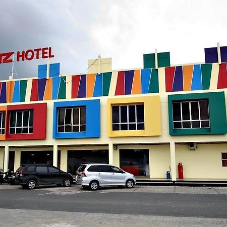 Отель Blitz Batam Экстерьер фото