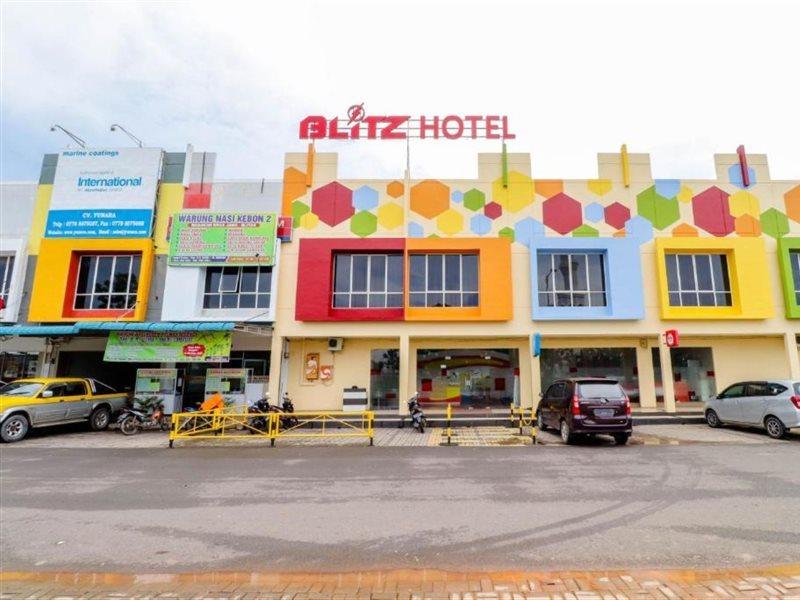 Отель Blitz Batam Экстерьер фото