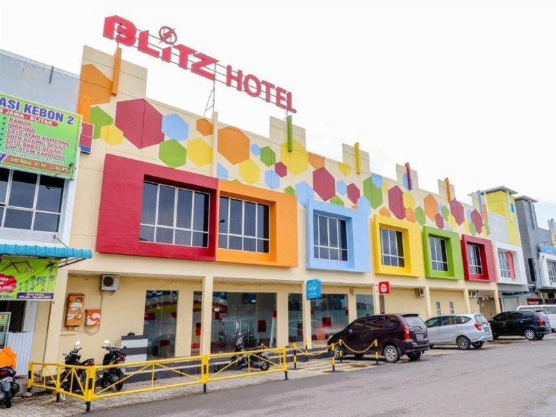 Отель Blitz Batam Экстерьер фото
