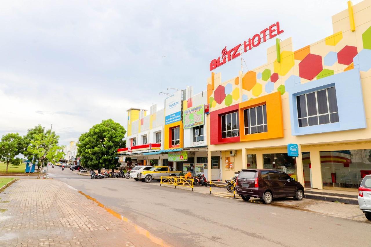 Отель Blitz Batam Экстерьер фото