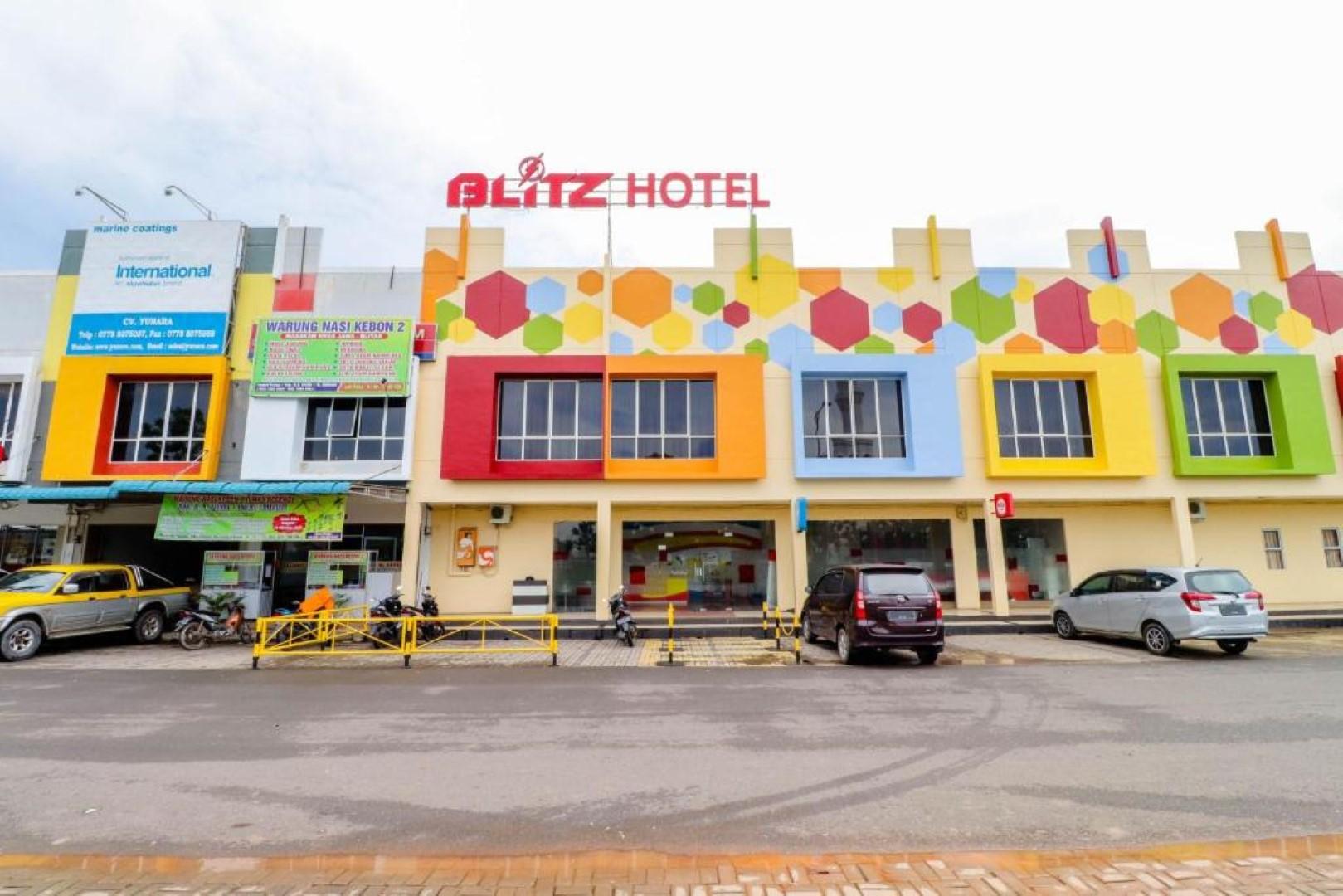 Отель Blitz Batam Экстерьер фото