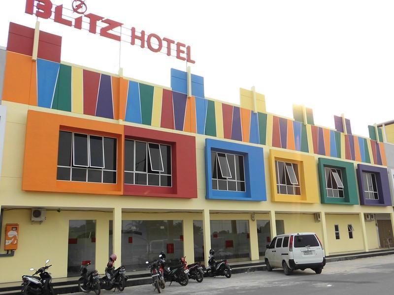 Отель Blitz Batam Экстерьер фото