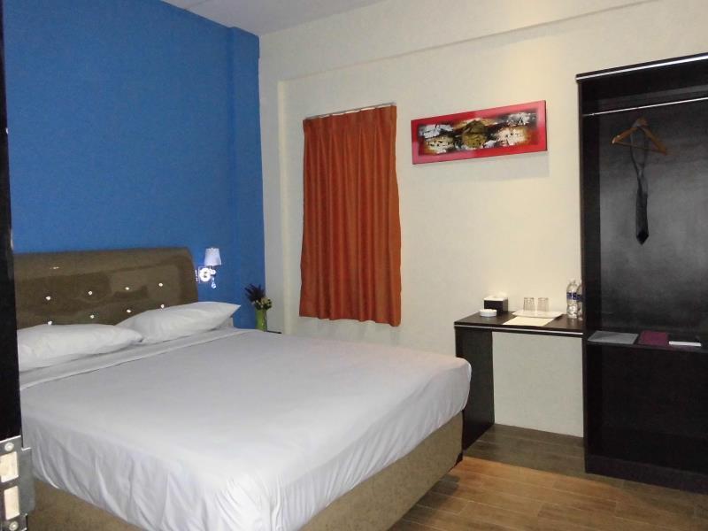Отель Blitz Batam Экстерьер фото