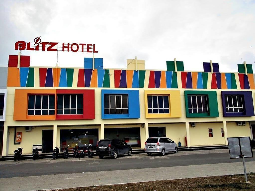 Отель Blitz Batam Экстерьер фото